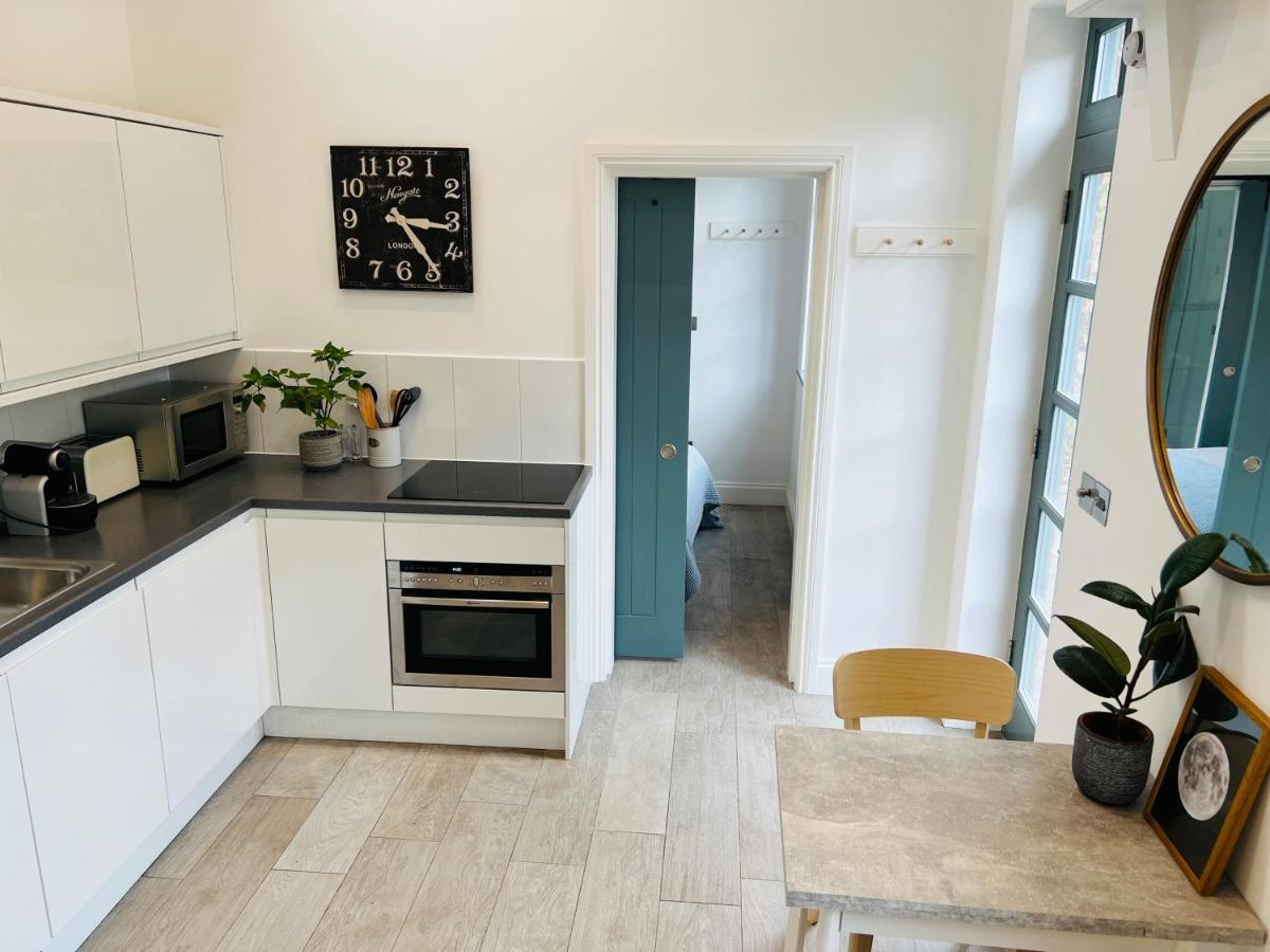 Forge Cottage - Pretty 1 Bedroom Cottage With Free Off Street Parking ロンドン エクステリア 写真